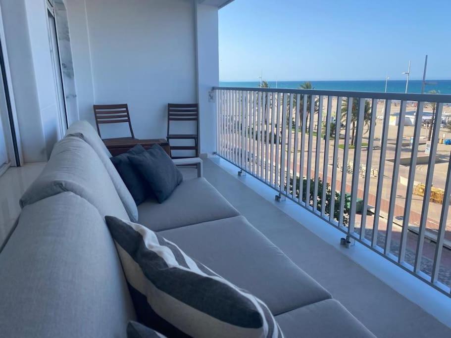 Apartamento 1ª Linea De Playa - Con Piscina Y Parking Playa de Gandia Kültér fotó