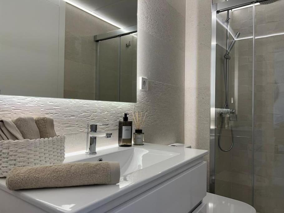 Apartamento 1ª Linea De Playa - Con Piscina Y Parking Playa de Gandia Kültér fotó