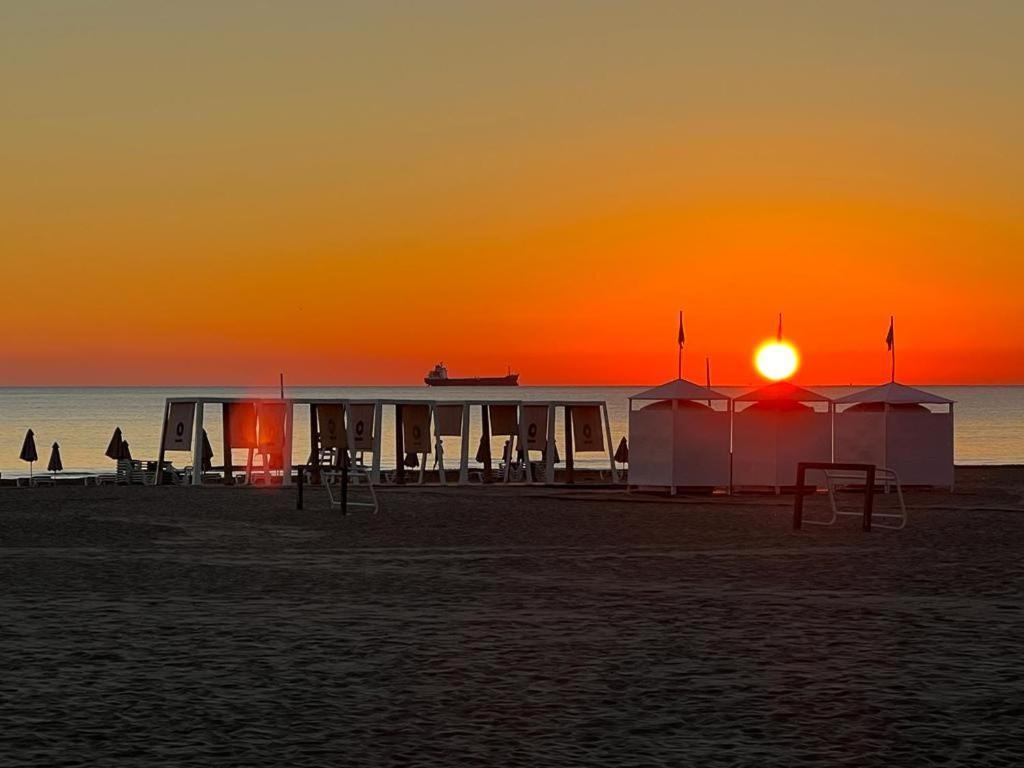 Apartamento 1ª Linea De Playa - Con Piscina Y Parking Playa de Gandia Kültér fotó