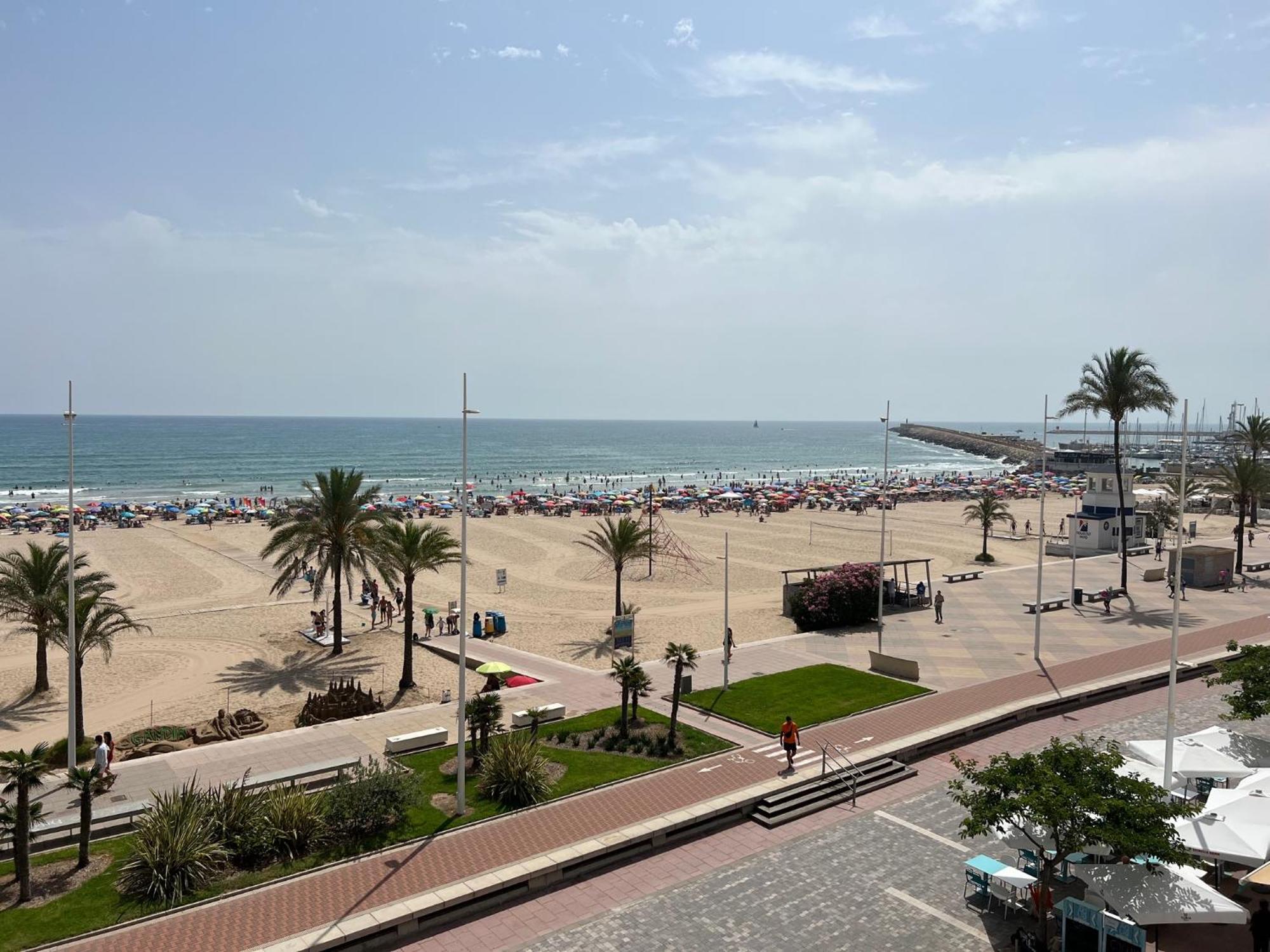 Apartamento 1ª Linea De Playa - Con Piscina Y Parking Playa de Gandia Kültér fotó